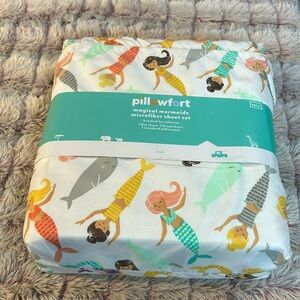 Pillowfort microfiber twin sheetet set
